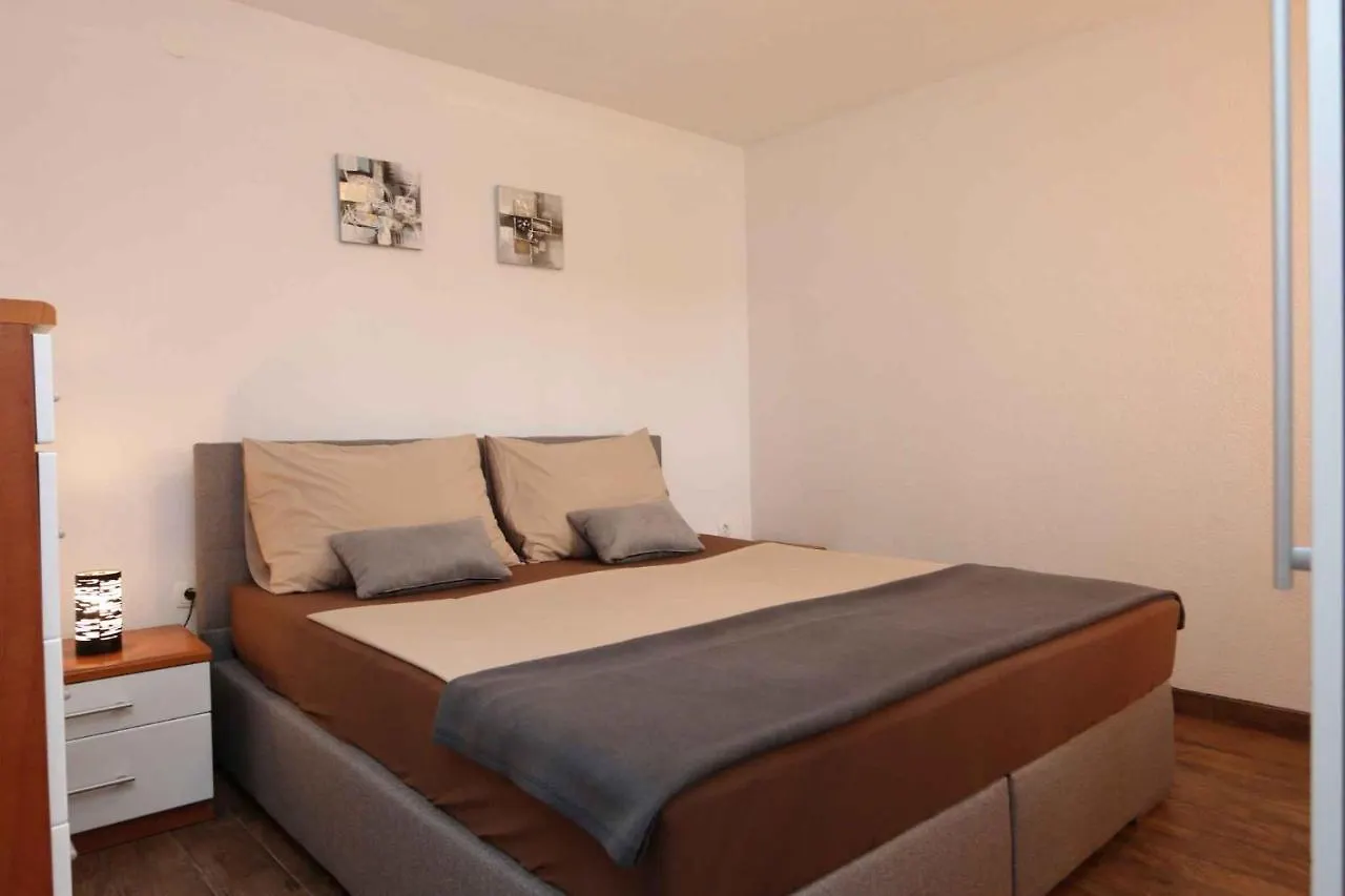 Apartment In Silo/Insel Krk 13550